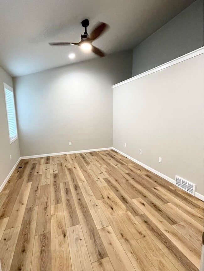 Building Photo - 1025 S Nicolet Rd