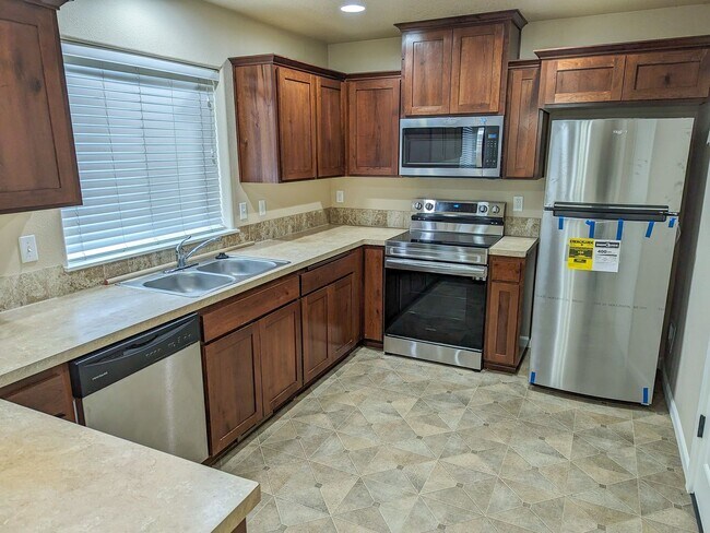 Building Photo - 3607-3617 Colton Ln NE