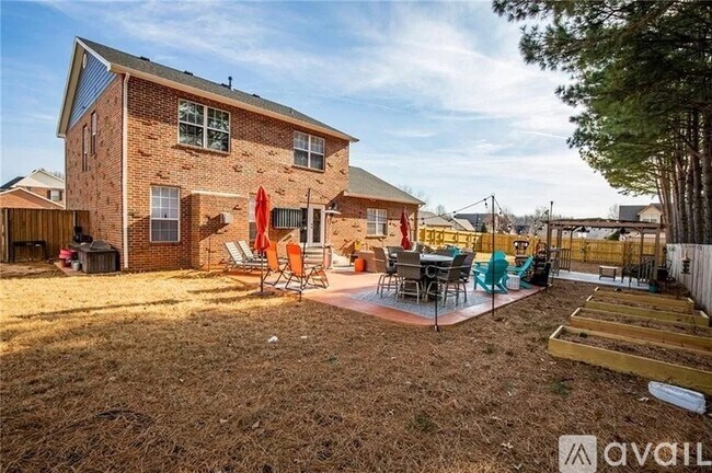 Building Photo - 714 N 28th St