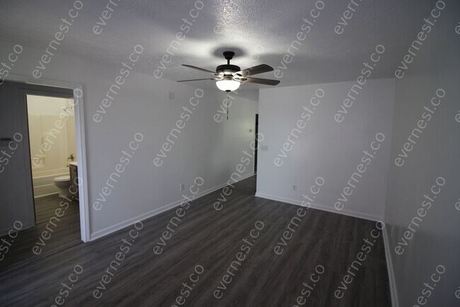 Building Photo - Beautiful 3 Bed & 2 Bath Home!