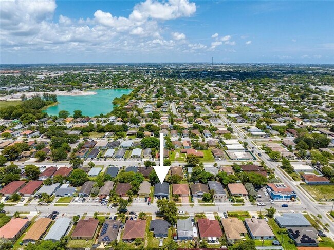 Foto del edificio - 2731 NW 14th St