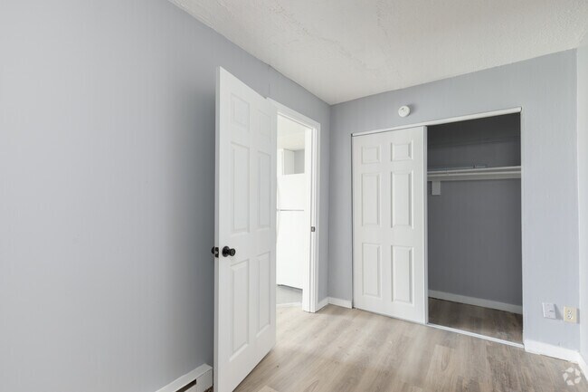 1HAB, 1BA - 550 - 600SF - College Bank Apartments