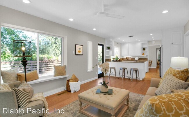 Foto del edificio - 3 br, 2 bath House - 2080 Essenay Ave