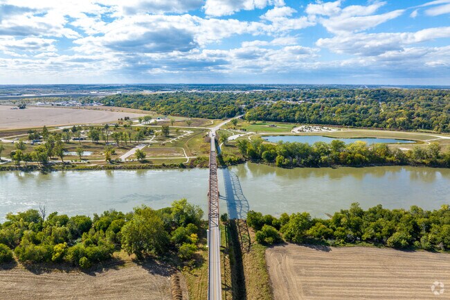 A toll bridge across the Missouri River connects Bellevue to Iowa.