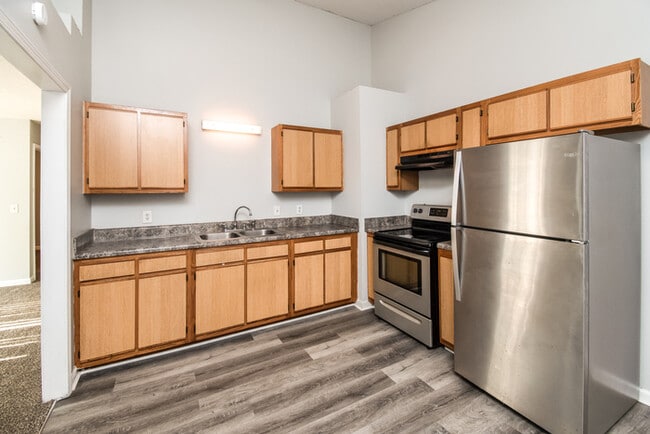 Building Photo - 3 Bedroom With Open Floor Plan