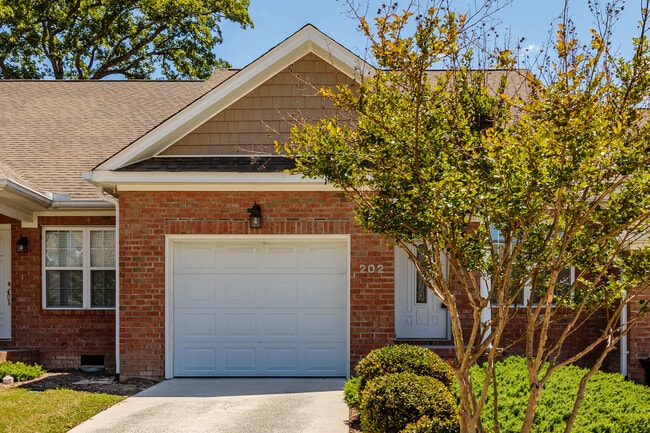 Building Photo - 202 Clover Ct