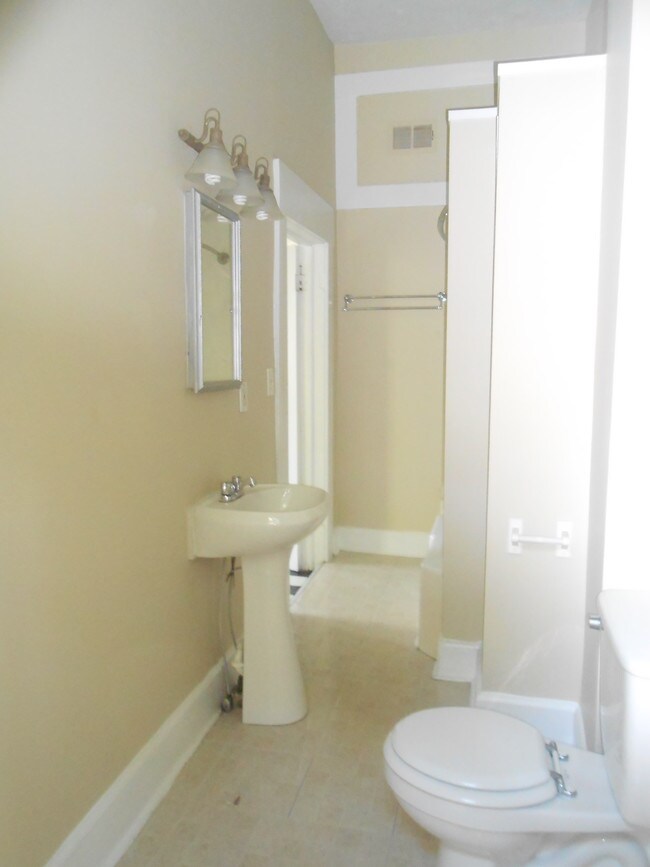 Bath - 1508 21st Way S