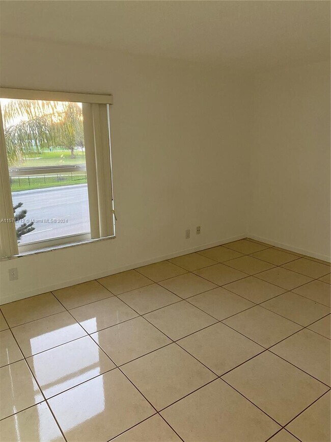 Foto del edificio - 455 S Pine Island Rd