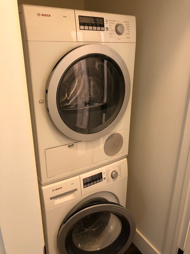 In-unit laundry - 155 Buchanan St