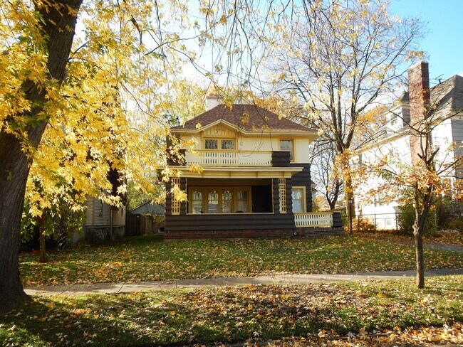 Photo - 464 Allen St House