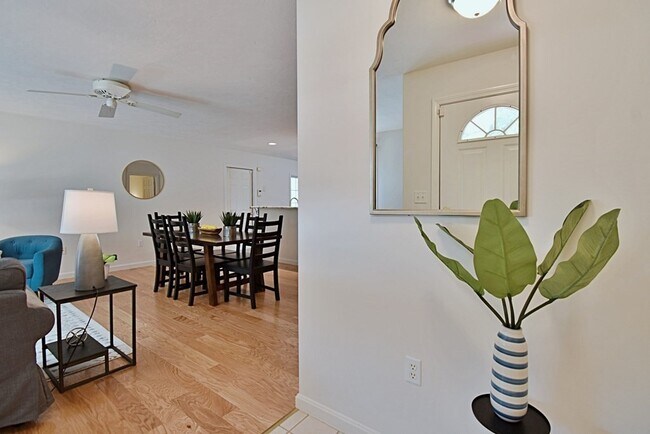 Building Photo - 19 Ptarmigan Dr