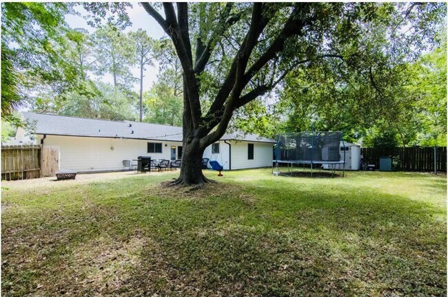 Foto del edificio - 7151 Edgemoor Dr