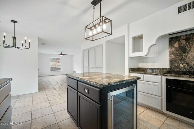 Building Photo - 1428 E Las Palmaritas Dr