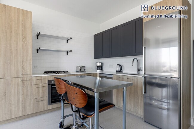 Foto del edificio - 1035 W Van Buren St