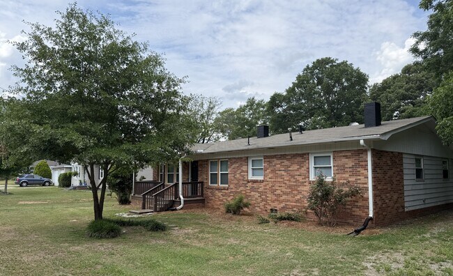 Frente - 110 Gilliland Ave