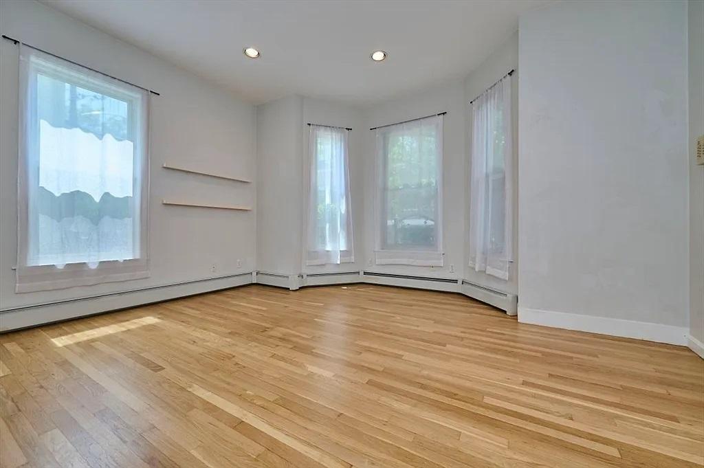 Foto principal - 220 Windsor St