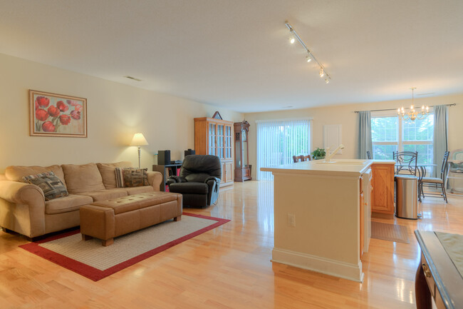 Building Photo - 425 Gold Leaf Dr NW