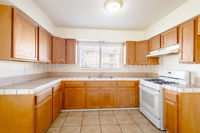 Foto del edificio - 3308 Loyalton Ave