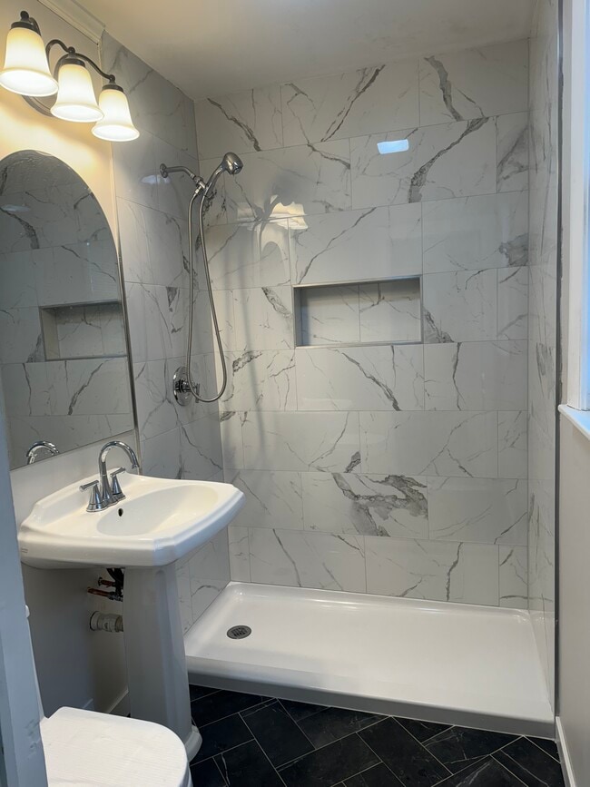 Building Photo - 38 6th St