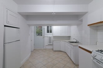 Building Photo - 3185 Av. Van Horne