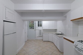 Building Photo - 3185 Av. Van Horne