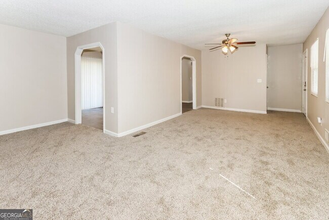 Building Photo - 429 Azalea Dr