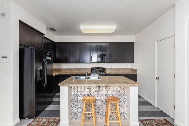 Foto del edificio - Stunning Natomas Home Close to Everything