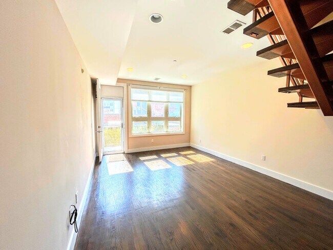 Building Photo - 1538 Ogden St - Unit 2B Philadelphia, PA 19130