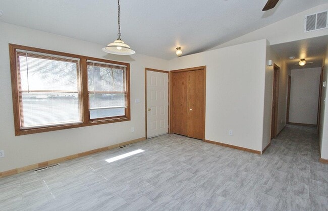 Foto del edificio - 1020 S Hayes Ave