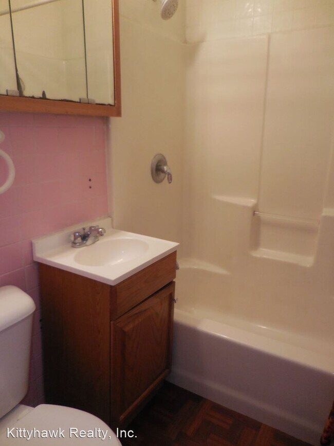 Building Photo - 3 br, 1 bath House - 1670 Kylemore Drive