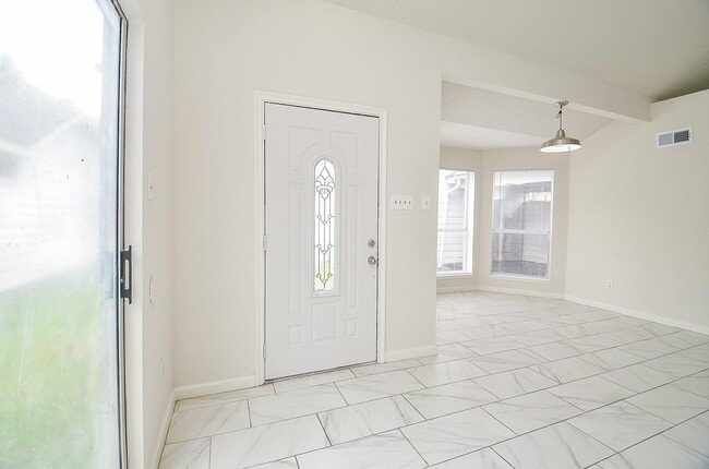 Building Photo - 11818 Spring Grove Dr