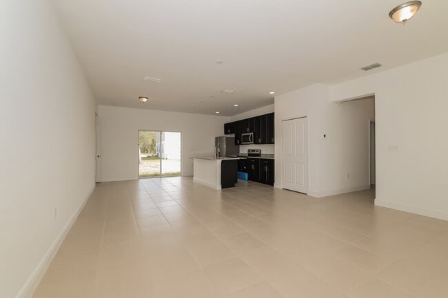 Building Photo - 416 Lark Ct