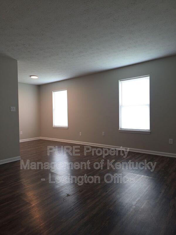 Foto del edificio - 3793 Camelot Dr