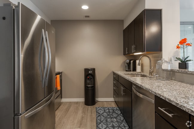 The Bowie: 1BD 1 BA 802 sq ft - Innova Apartments