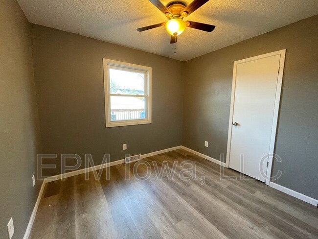 Foto del edificio - 1242 Edgewood Dr