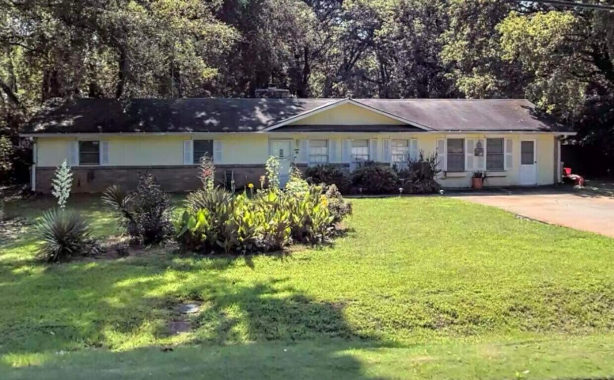 Primary Photo - Ranch home in Brookwood School Distric