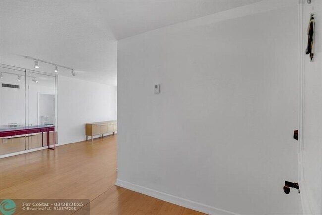 Foto del edificio - 301 Croton Ave