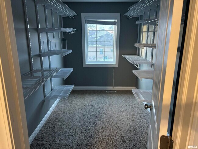 Foto del edificio - 2116 W Geneva Rd