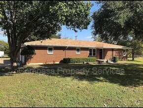 Building Photo - 311 Santa Fe Dr