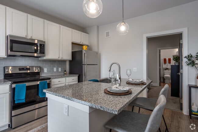 1BR, 1BA - 598 SF (The Carbon) - Triumph Apartments