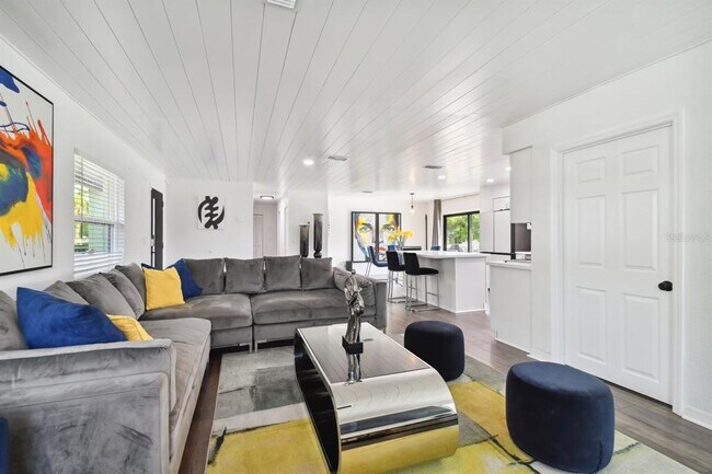 Building Photo - 31520 Hunt Club Ln