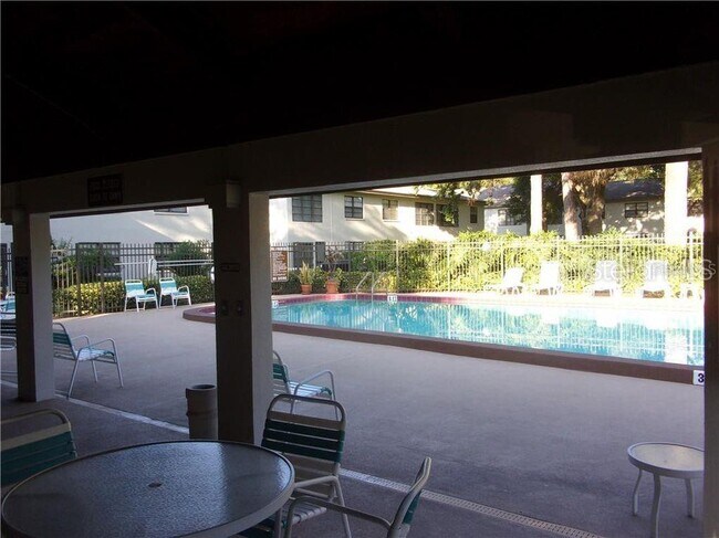 Foto del edificio - 3038 Eastland Blvd