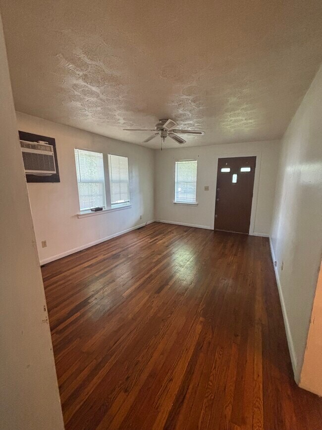 Foto del edificio - 2156 W High St