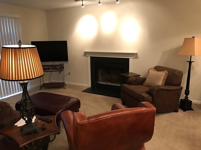 Building Photo - 2730 Greystone Dr