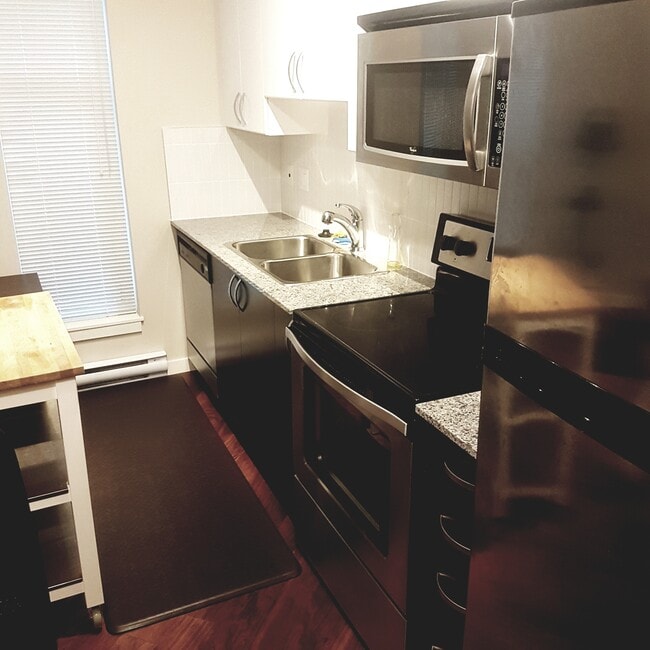 Photo du bâtiment - 13768 108 Av