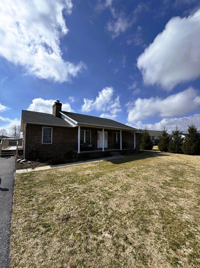 Foto del edificio - Spacious detached home in Dayton, VA