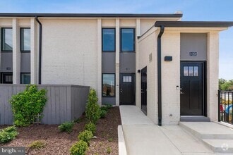 Building Photo - 19520 Village Walk Dr
