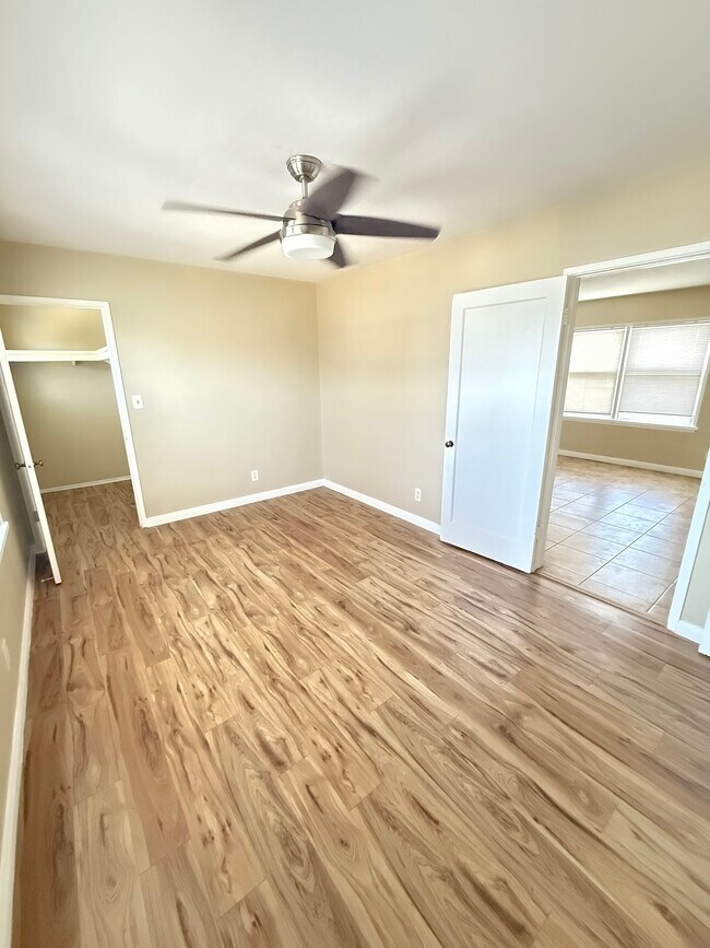 Foto del edificio - 180 Glover Ave