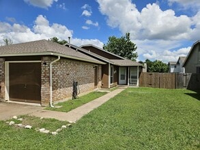 Building Photo - 805 Lexington Rd
