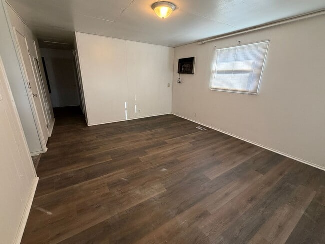 Foto del edificio - Cozy Three Bedroom/One Bath Home w/Fenced Back Yard